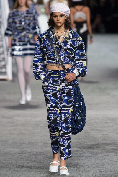 Look 80